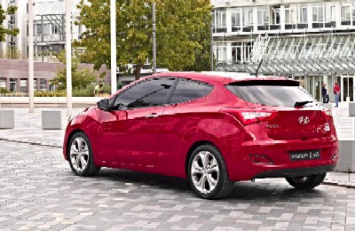 Hyundai tests i30 - by giving it to kids